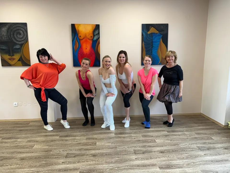 Účastnice workshopu s Markétou v hravé latinskoamerické póze